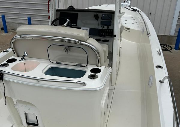 Boston Whaler 270 Dauntless image