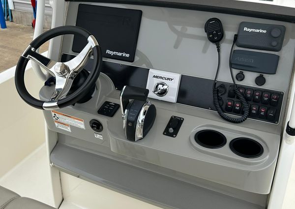 Boston Whaler 270 Dauntless image