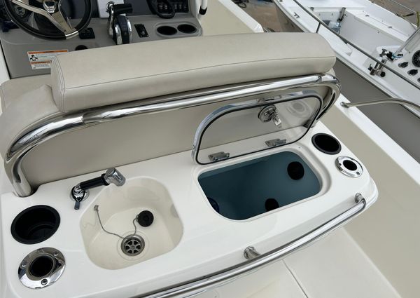 Boston Whaler 270 Dauntless image