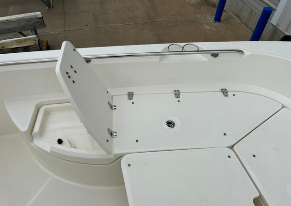 Boston Whaler 270 Dauntless image