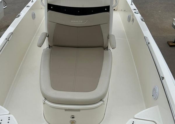 Boston Whaler 270 Dauntless image