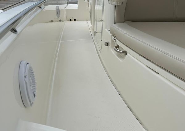 Boston Whaler 270 Dauntless image