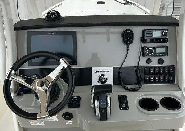 Boston Whaler 270 Dauntless image