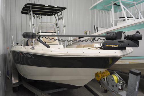 NauticStar 211 Angler image