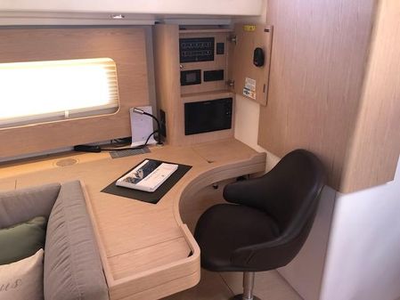 Beneteau Oceanis Yacht 60 image