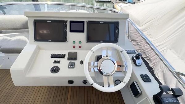 Azimut 66 image