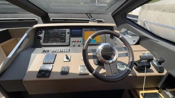 Azimut 66 image