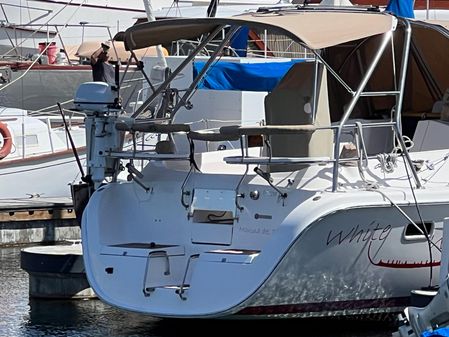 Hunter 38 image