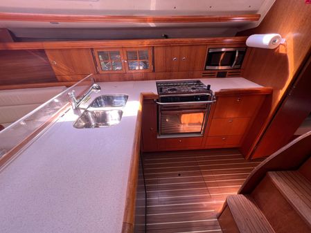 Hunter 38 image