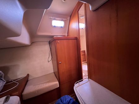 Hunter 38 image
