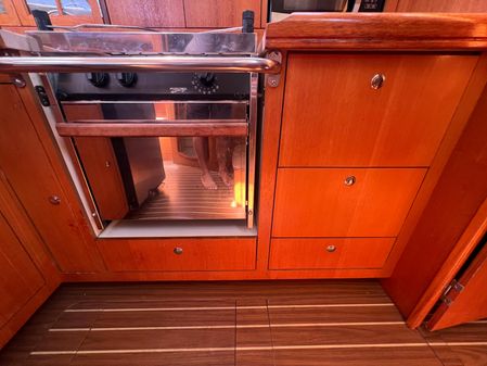 Hunter 38 image