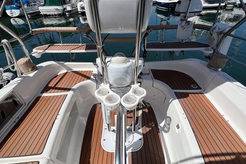 Hunter 38 image