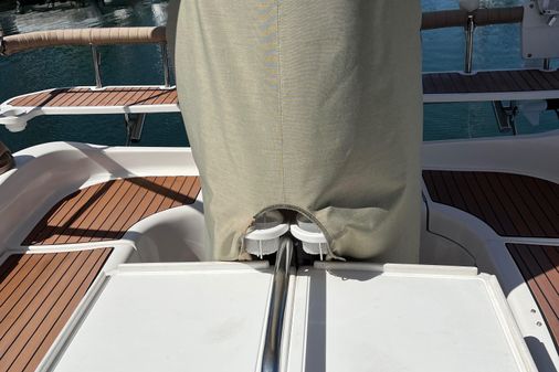 Hunter 38 image