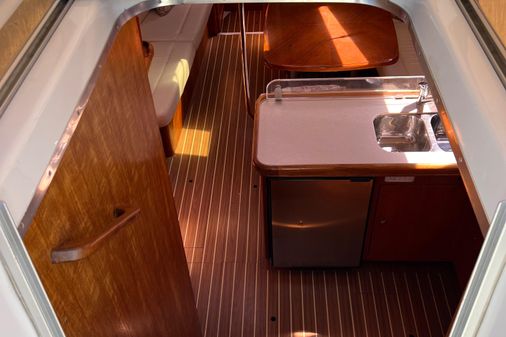 Hunter 38 image