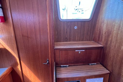 Hunter 38 image