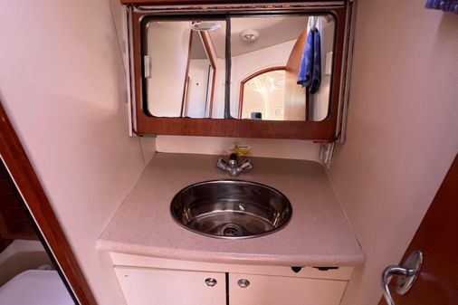 Hunter 38 image