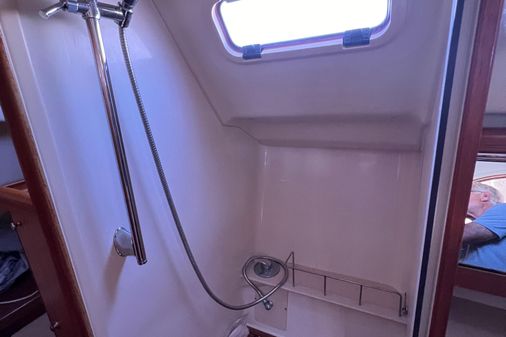 Hunter 38 image