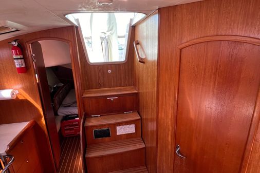 Hunter 38 image