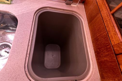 Hunter 38 image