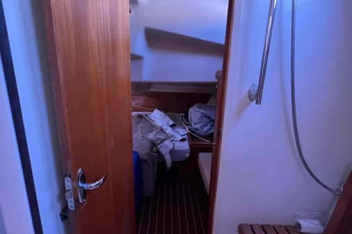 Hunter 38 image