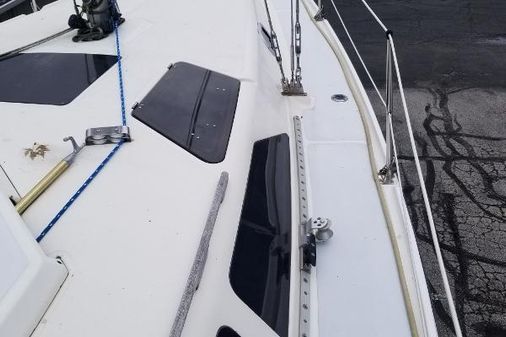 Hunter 33-5 image