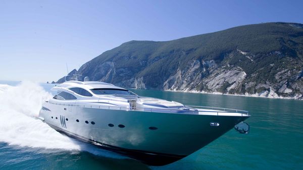 Pershing 90