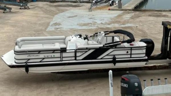 Hurricane FunDeck 226 OB