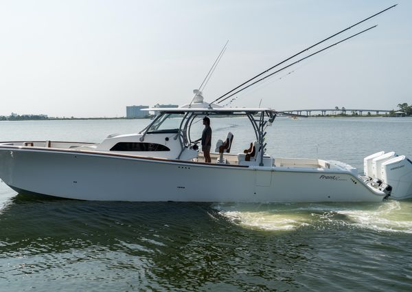 Front Runner 47 Center Console image