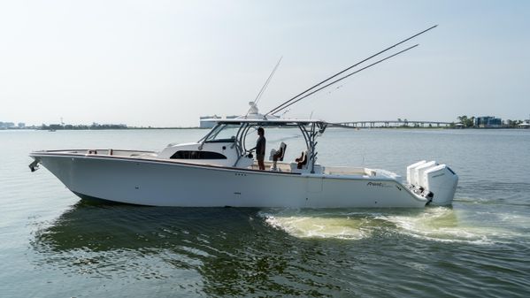 Front Runner 47 Center Console image