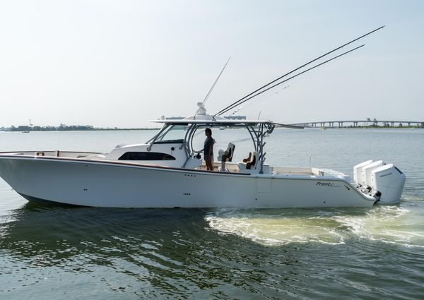 Front Runner 47 Center Console image