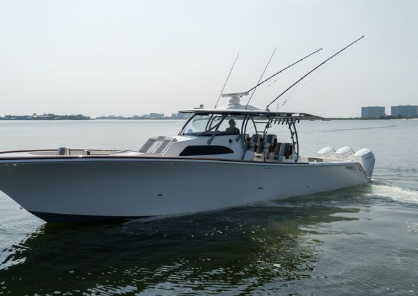 Front Runner 47 Center Console image