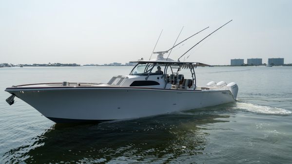 Front Runner 47 Center Console image