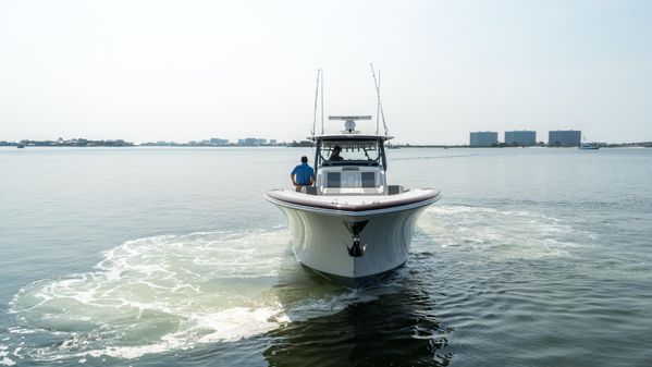 Front Runner 47 Center Console image