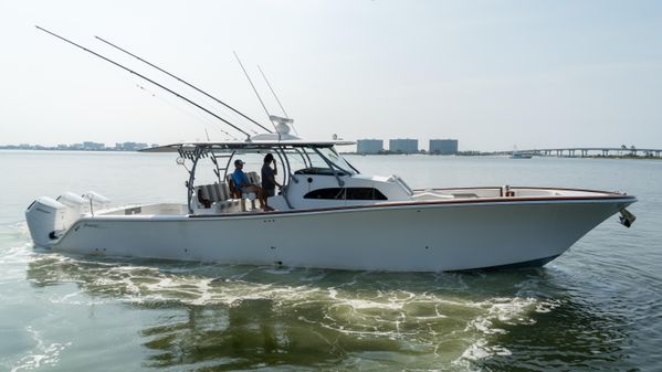 Front Runner 47 Center Console image