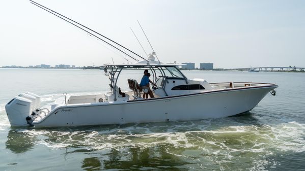 Front Runner 47 Center Console image