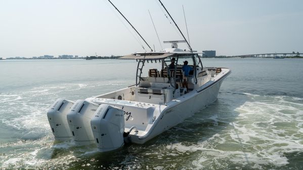 Front Runner 47 Center Console image