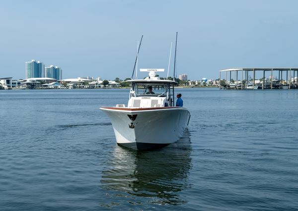 Front Runner 47 Center Console image