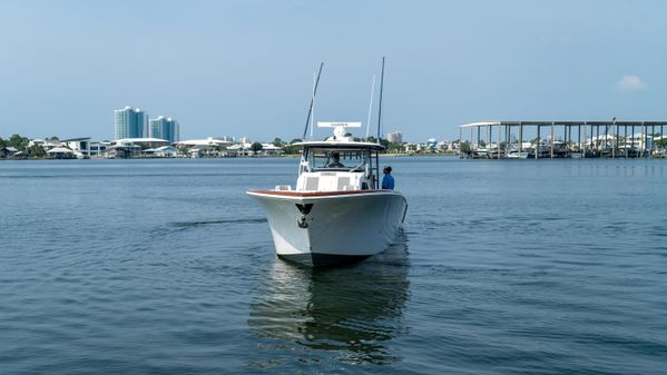 Front Runner 47 Center Console image