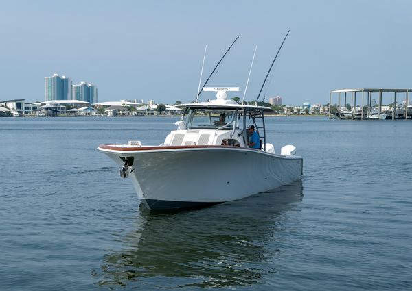 Front Runner 47 Center Console image