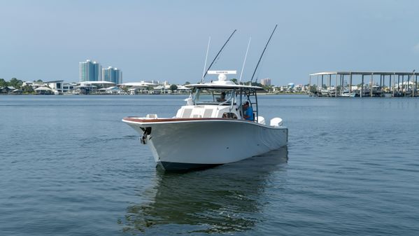 Front Runner 47 Center Console image