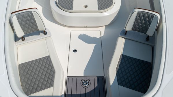 Front Runner 47 Center Console image