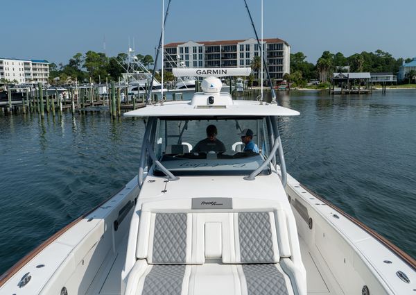 Front Runner 47 Center Console image