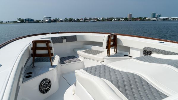 Front Runner 47 Center Console image