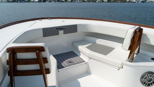 Front Runner 47 Center Console image