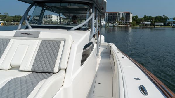 Front Runner 47 Center Console image