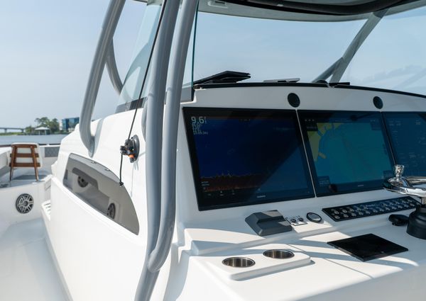 Front Runner 47 Center Console image