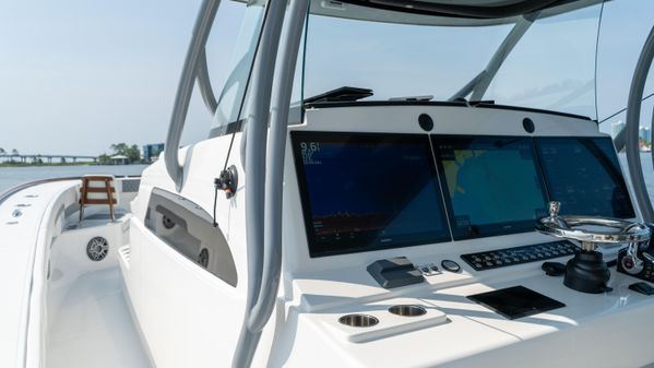 Front Runner 47 Center Console image