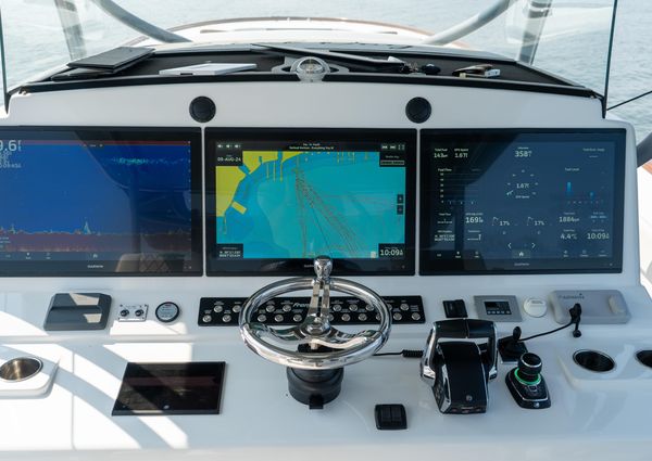 Front Runner 47 Center Console image