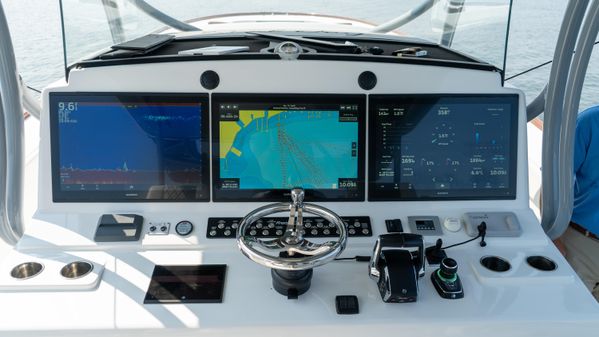 Front Runner 47 Center Console image