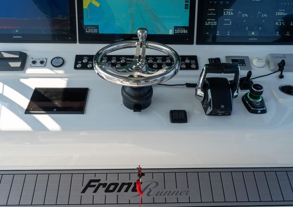 Front Runner 47 Center Console image